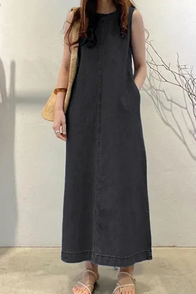 Chouyatou Womens Casual Sleeveless Maxi Denim Dress Crewneck Vintage Loose Long Tank Jean Dress with Pockets