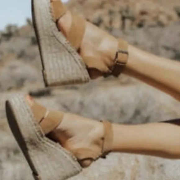 Dolce Vita Shayla Platform Wedge Shoe Size 8.5 Tan Beige Espadrille Caramel