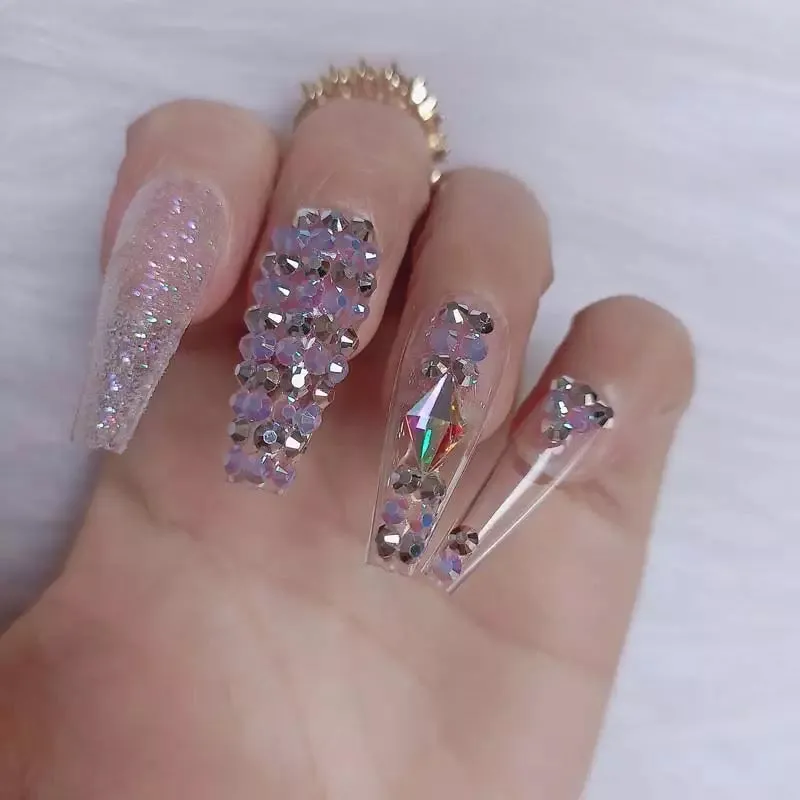 Glamous Diamond Studs (Coffin Shape)