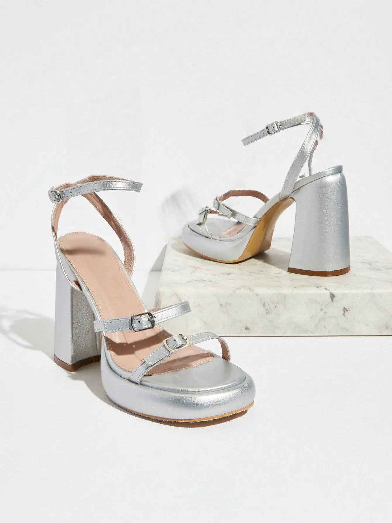Solid Color Buckle Design Chunky High-Heeled Sandals